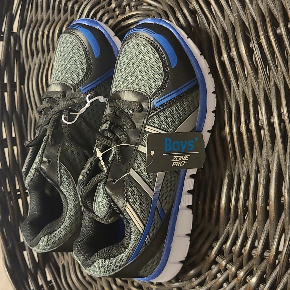 Pro Zone Tennis Shoes NWT